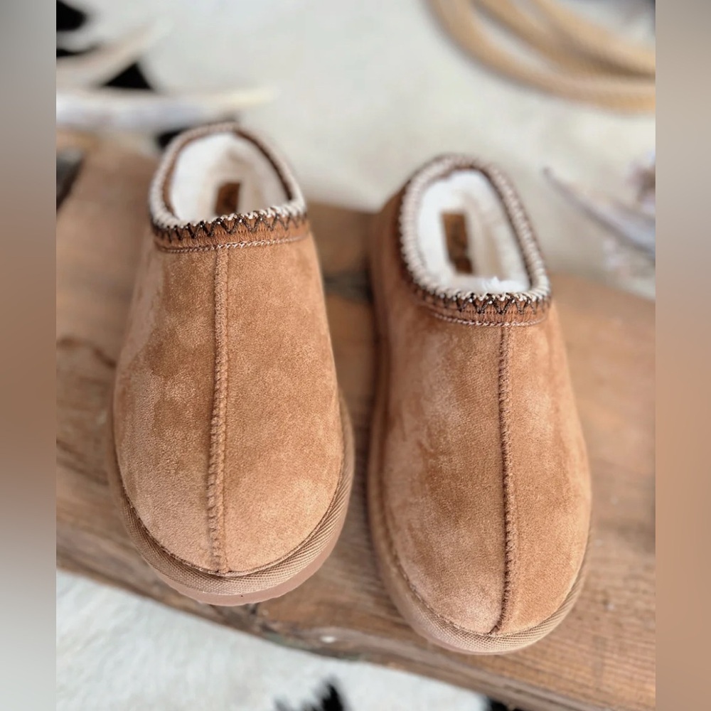 NIB Brand New Very G Sparks Tan Fur Vegan Suede Slip On Slides Shoes Slippers - Picture 9 of 11
